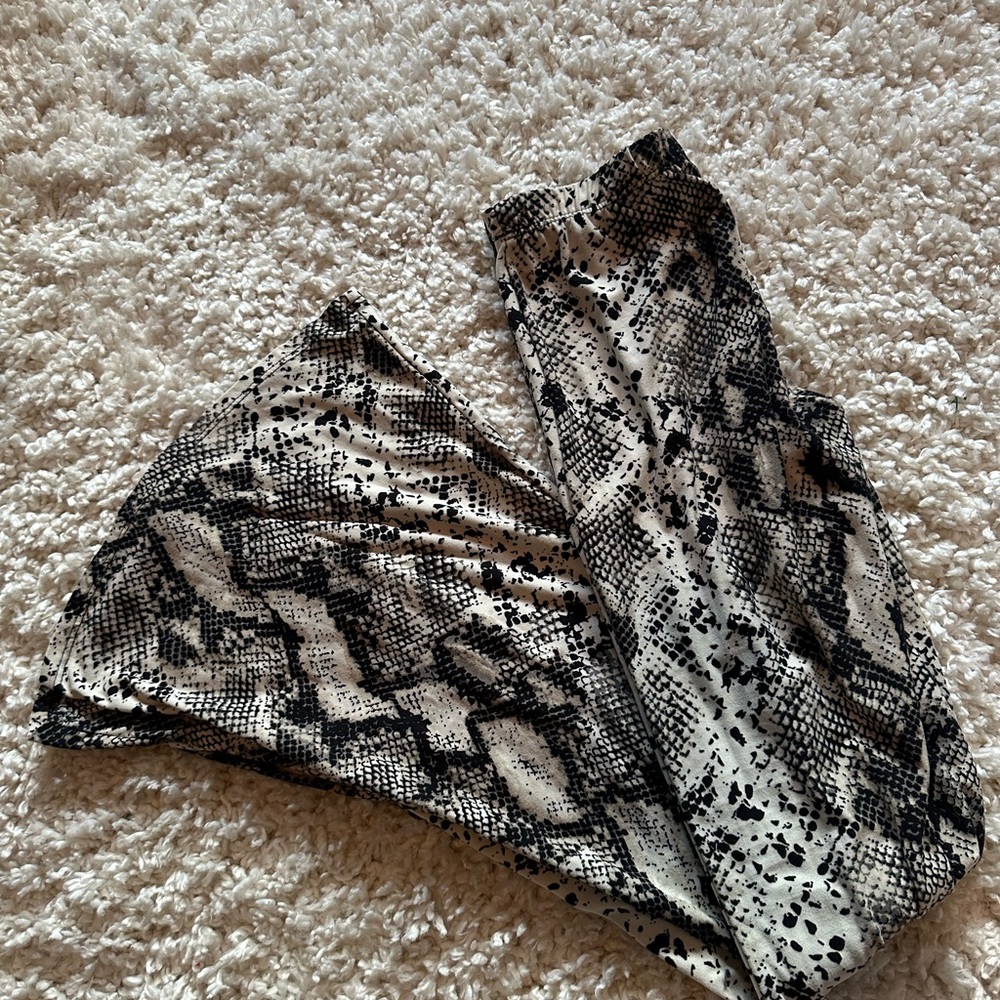Black and White Snakeskin leggings